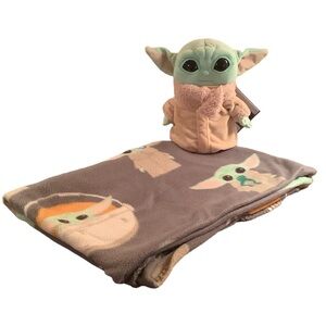 Star Wars Mandalorian the Child Plush and Blanket